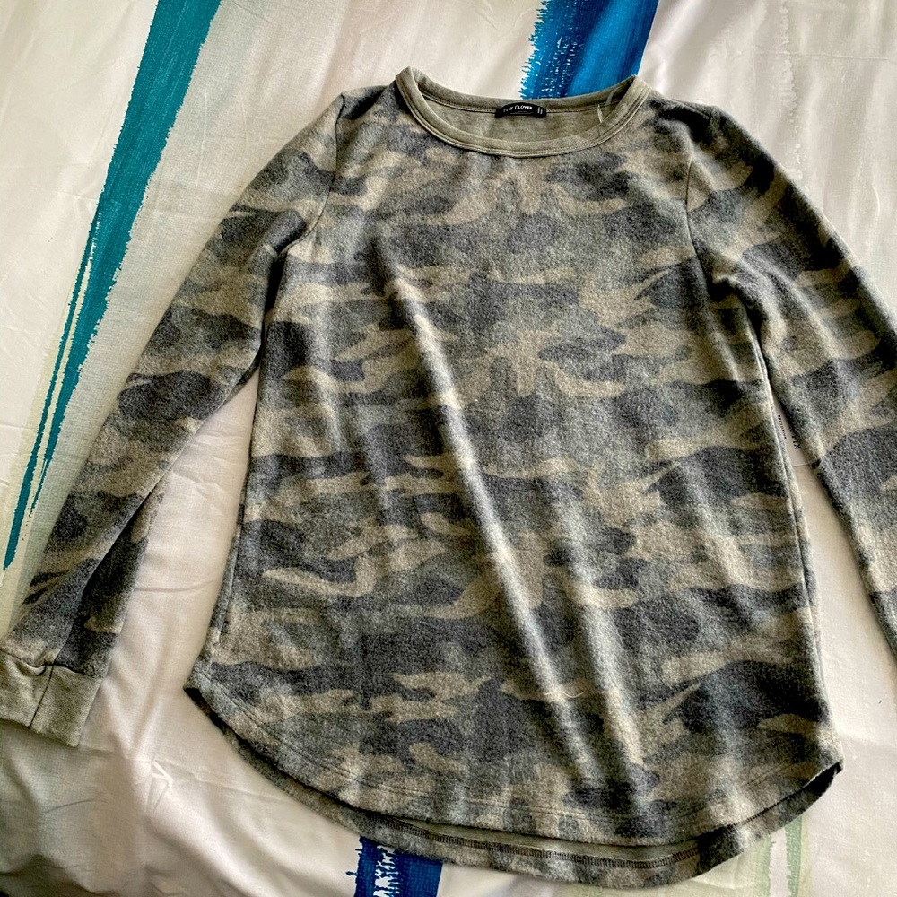 NWT Pink Clover camo knit top